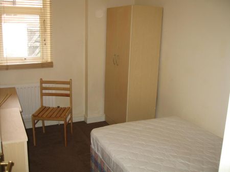 3 bedroom flat to rent - Photo 3