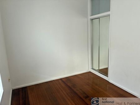 Family Home in a Prime location with gardening included - Photo 2