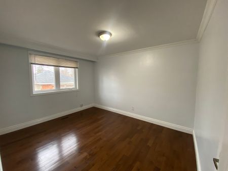 For Lease - 1067 Edgeleigh Avenue Unit# Main, Mississauga, Ontario - Photo 5