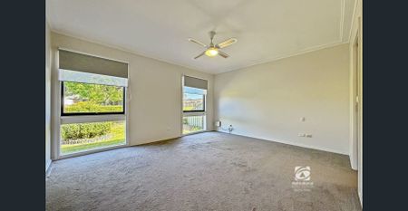 FAMILY HOME WITH PLENTY OF SPACE! - Photo 5