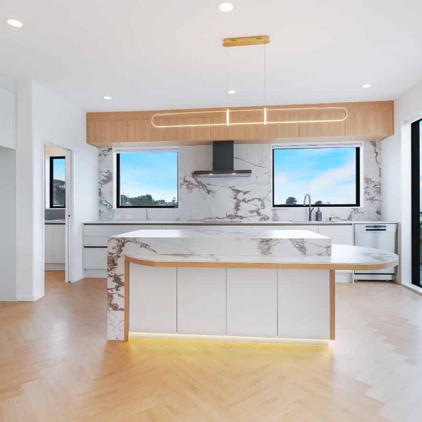 Designer 5 Bedroom Home Hillsborough - Photo 1