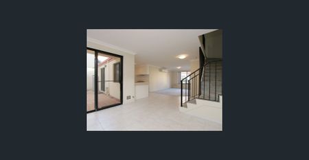 Modern Home, close to all amenities - Photo 2