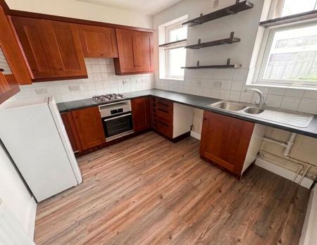 3 bedroom semi-detached house to rent - Photo 4
