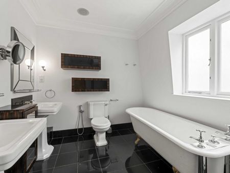 3 bedroom mews to rent - Photo 4