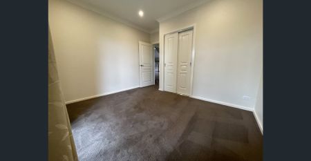 HILLVUE - Beautiful 4 Bedroom Home on the Golf Course - Photo 4