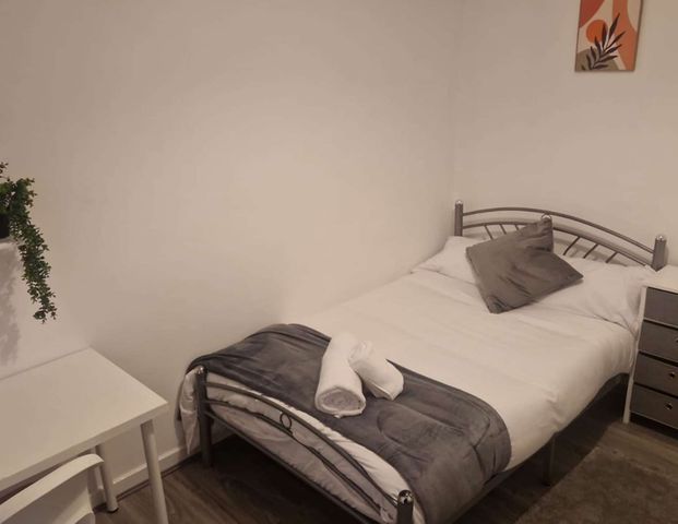 Langdale Road Room 5 - Photo 1