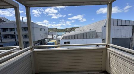 Sunny Townhouse in Greta Point - Photo 2