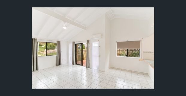 Neat & Tidy Two Bedroom Duplex with Airconditioning - Photo 1