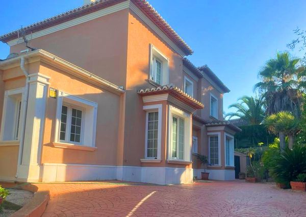 FOR RENT: SPACIOUS AND ELEGANT VILLA IN MORAIRA with 4 bedrooms for LONG TERM