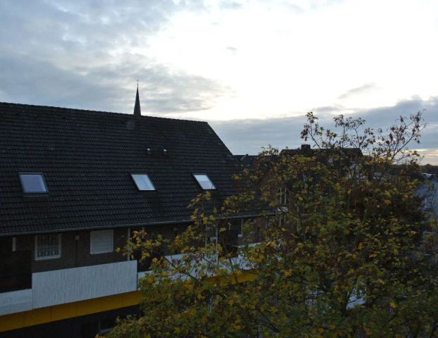 Helle Dachgeschosswohnung mit Balkon, ca. 62,41 m² in Dortmund-Marten zu vermieten! - Photo 1