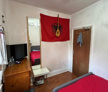 1 bedroom in a house share to rent - Photo 4