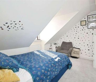 Savoy Grove, Hornchurch, Essex, RM11 - Photo 6