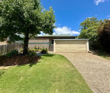 Well Maintained Family Home with Flexible Living & Entertainer’s Deck - Photo 6