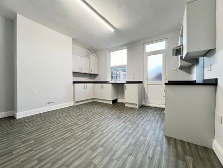 2 bedroom terraced house to rent - Photo 4