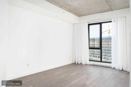 Condo for rent in Griffintown | Spacious and semi-furnished - Photo 2