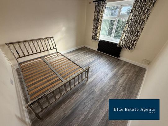 4 bedroom semi-detached house to rent - Photo 1