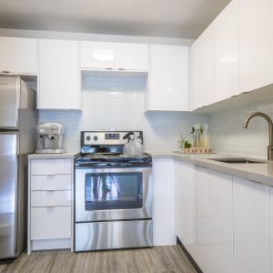 Studio *Special Offer Available* - Photo 2