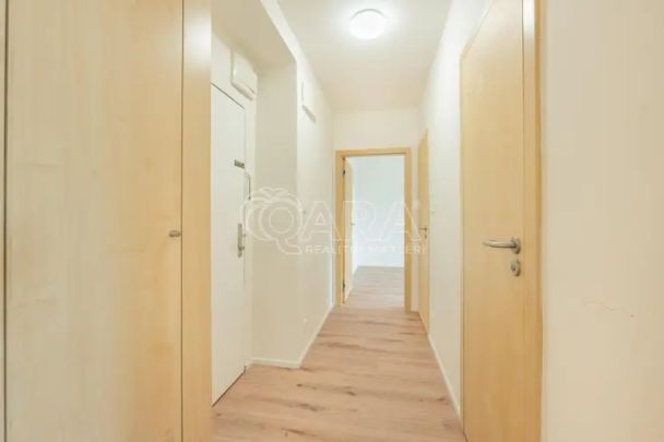 Pronájem světlého bytu 2+kk (53,6 m and sup2;) v Zelenečské ulici ideální pro dlouhodobé bydlení - Фото 1