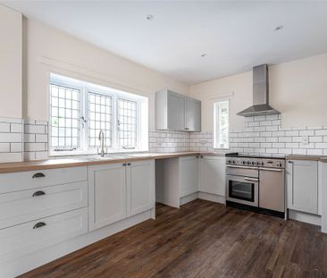 A five bedroom detached property situated within the Village of Ber... - Photo 1