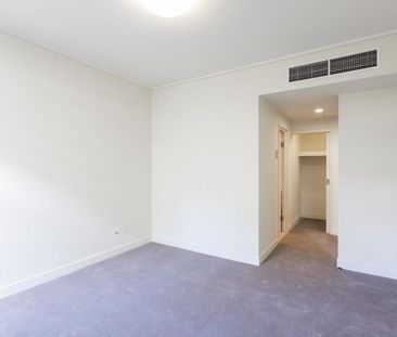 Quality Mirvac 2 Bedroom Apartment in Convenient Location - Photo 2