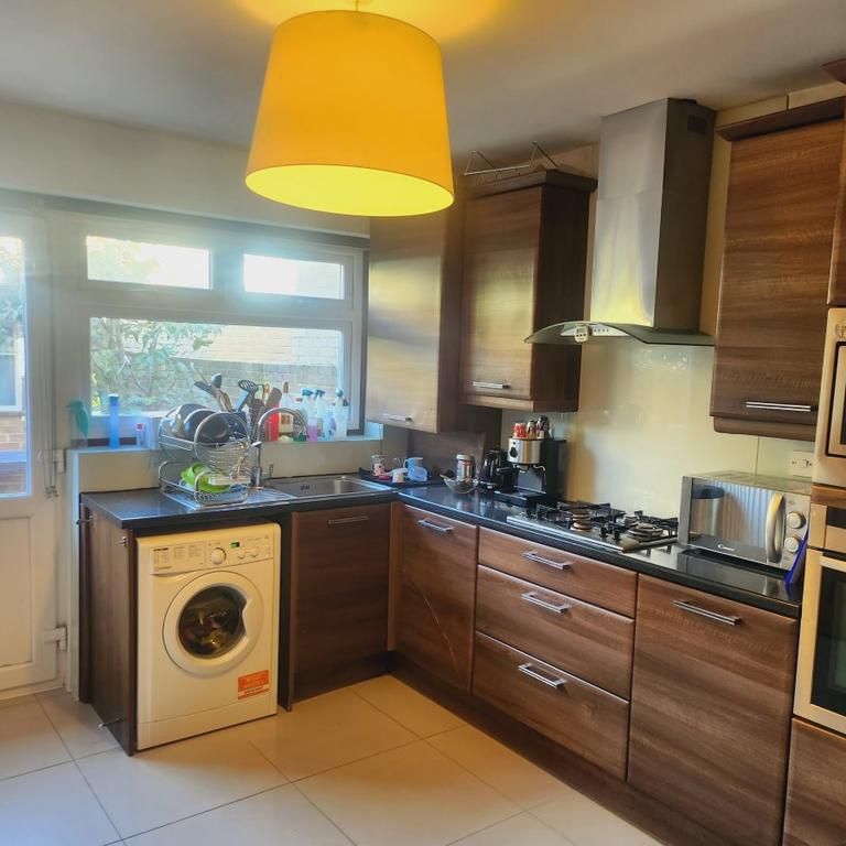 4 bedroom house to rent - Photo 1