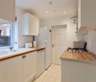 3 bedroom terraced house to rent - Photo 3
