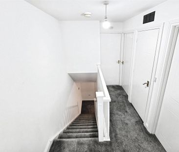 3 Bedroom House to Rent in Aintree Drive, Rushden, NN10 - Photo 5