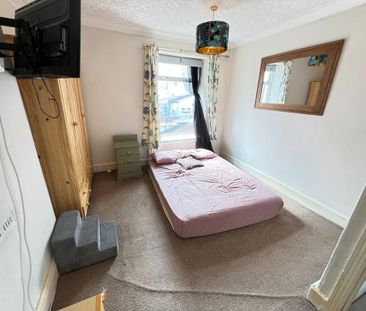 3 bedroom terraced house to rent - Photo 2