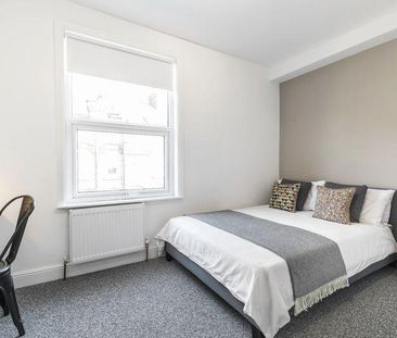 4 bedroom terraced house to rent - Photo 3