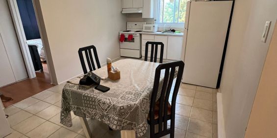 Très Beau Logement De 2 Chambres Situé à - Photo 3