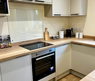 6 bedroom semi-detached house to rent - Photo 5