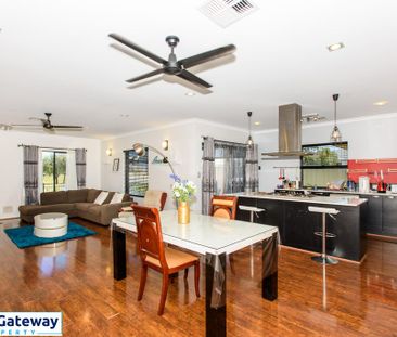 96 Macquarie Boulevard, HAMMOND PARK WA 6164 - Photo 3