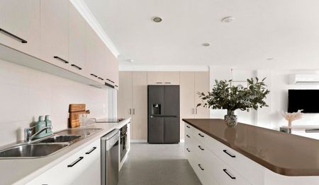 Central 2 bedroom apartment - Photo 4