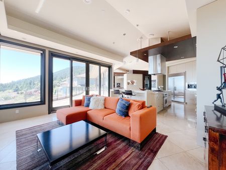 Lap of Luxury! - Photo 4