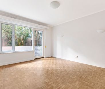 Sixties sophistication with so much space & a lock up garage - Photo 1