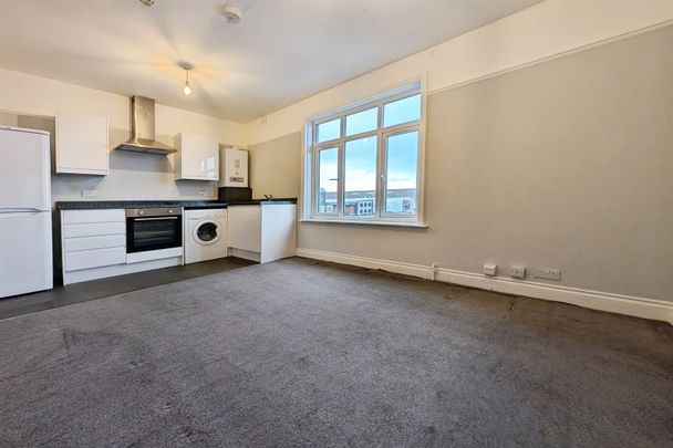 Burlington Mansions, SO15 - Photo 1