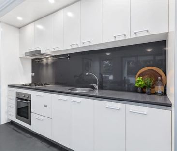 Stylish park-facing apartment in premium location - Photo 3