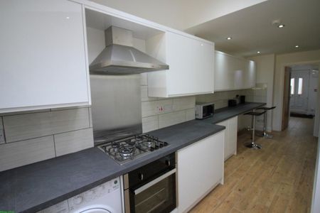 6 bedroom terraced house to rent - Photo 5