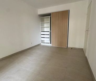 Location Appartement 2 pièces 42m² MARSEILLE 11ème - Photo 2