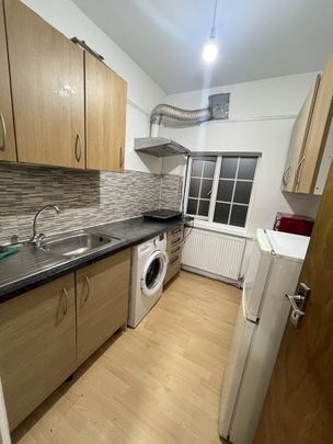 2 Bed Flat, Gantshill Crescent, IG2 - Photo 1
