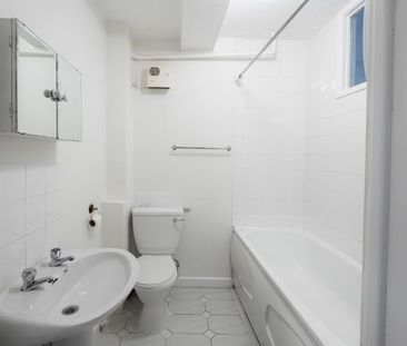 1 Bed Flat - Photo 3