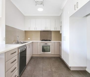 Three Bedroom Townhouse - Photo 3