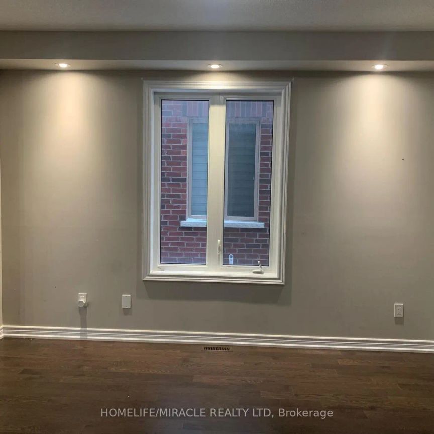 72 CLIFFORD CRESCENT - Photo 1