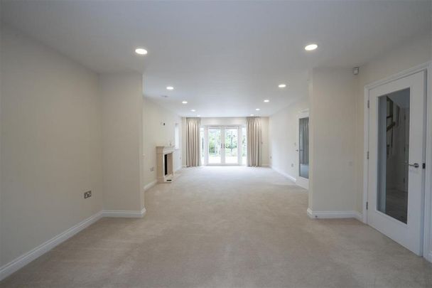 5 bedroom detached house to rent - Photo 1