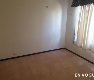 2 Southern Close, Chisholm ACT 2905 - House For Rent | Domain - Photo 6