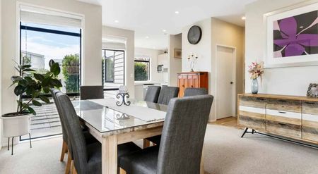 Modern 4-Bedroom Home with Solar Power for saving! - Photo 5