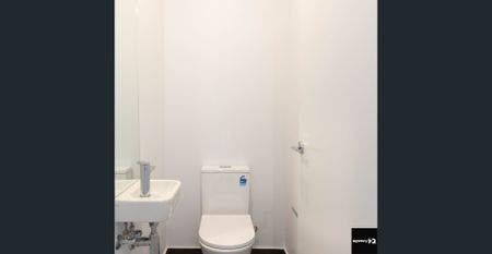 Stylish and Spacious Townhouse close to Bacchus Marsh Grammar School in Aintree - Photo 3