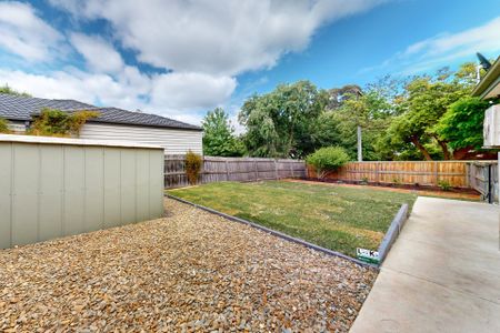 Stylishly Updated 2-Bedroom Unit with Modern Comforts in Blackburn North - Photo 2