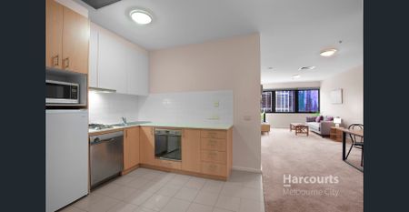 Light, Bright & Spacious Two Bedroom Apartment - Furnished! - Photo 4