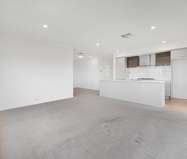 First-Floor Townhouse Living in Harpley Estate - Photo 1